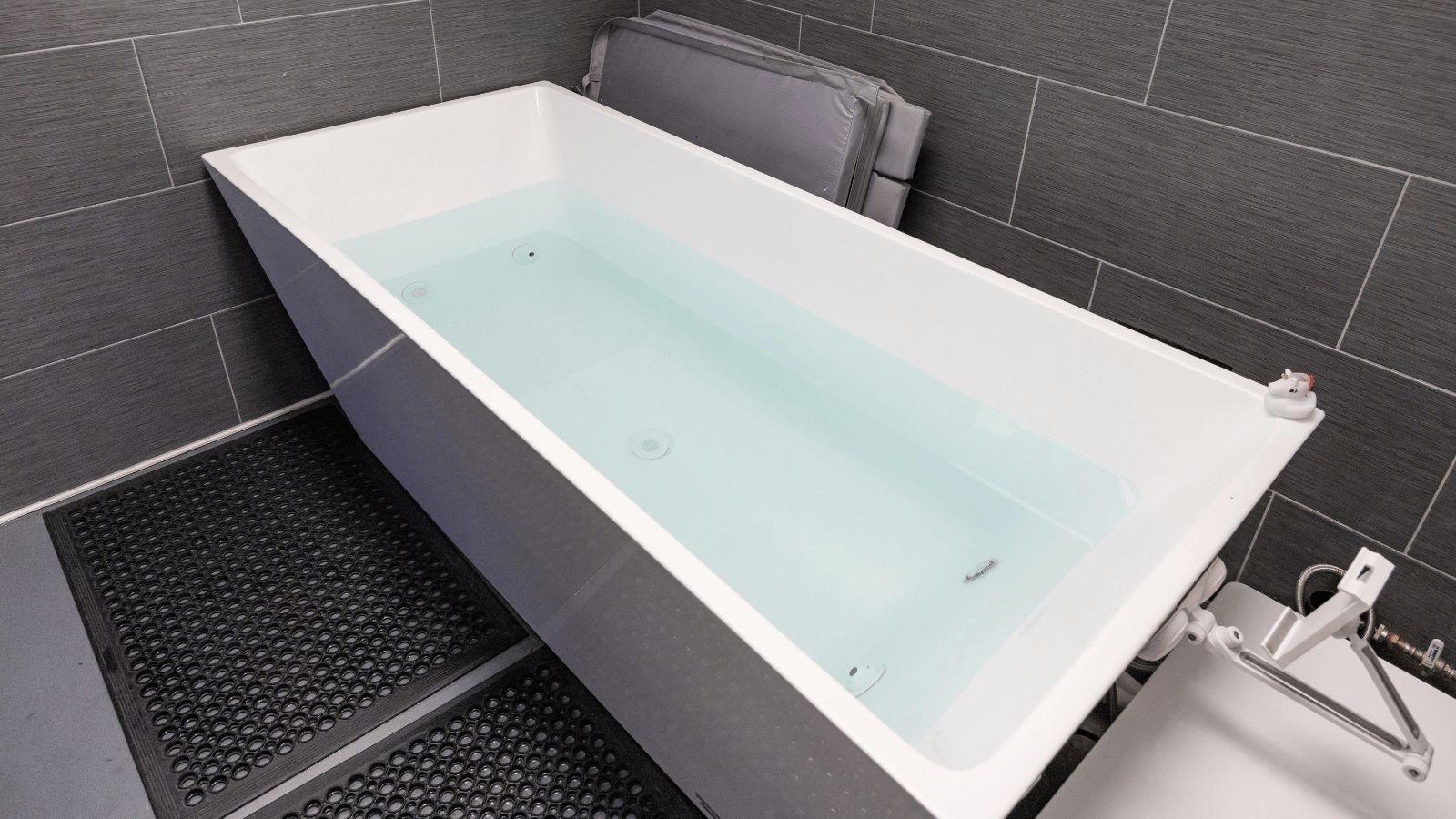 The cold plunge tub in the recovery suite at Fitsi Escondido, filled and ready to use.