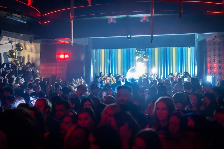 Crowd dancing at Keys Los Angeles on a Halloween party night