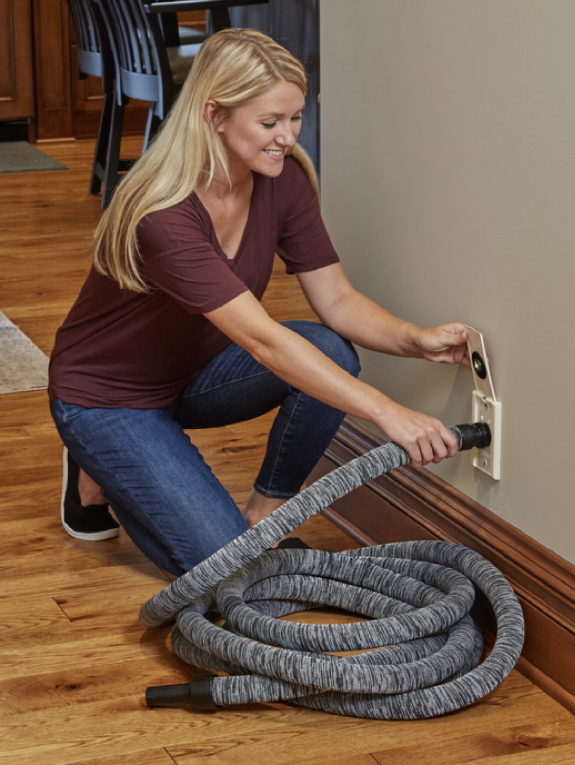 Inserting a hose into a universal valve