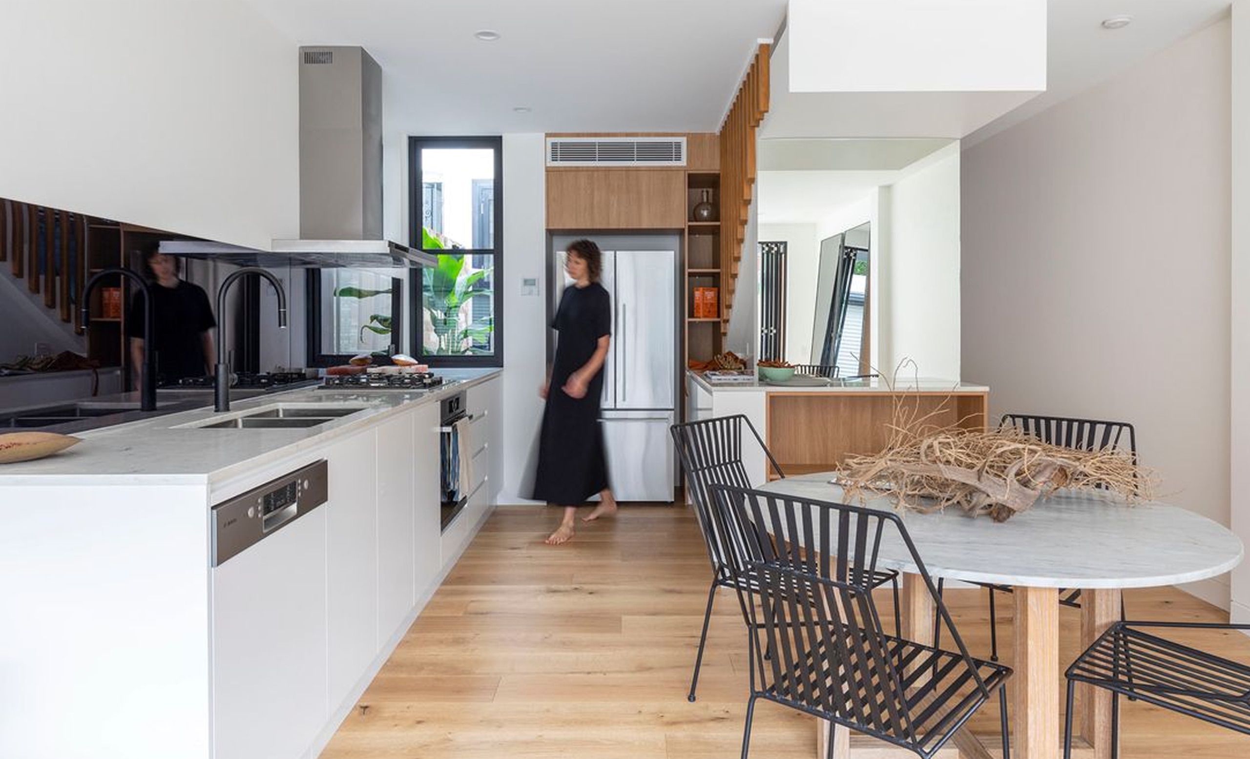Open-plan kitchen and dining at Marriot St, Redfern by Sydneyside Contracting