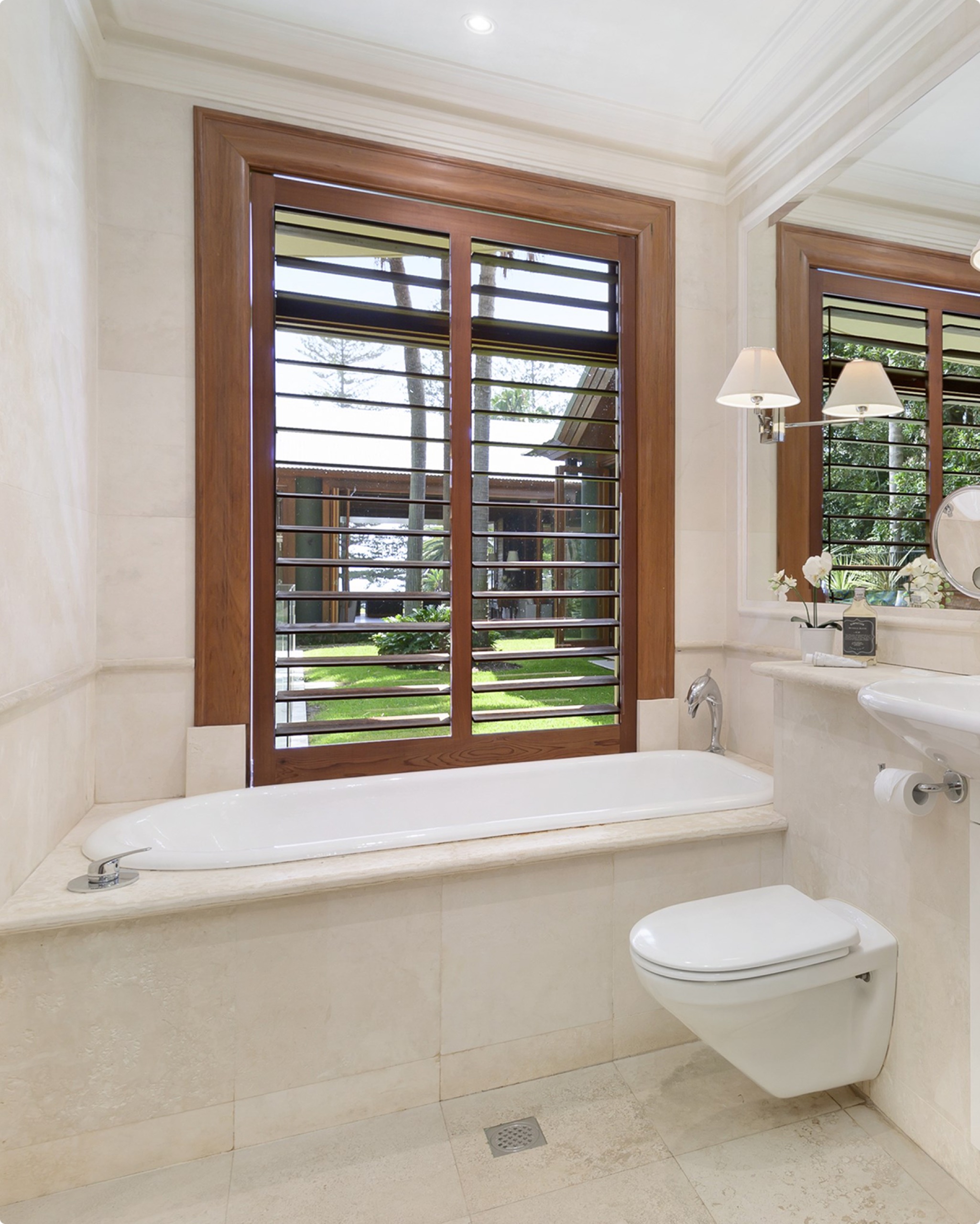 Bathroom with timber-framed window at Ocean Rd, Palm Beach by Sydneyside Contracting