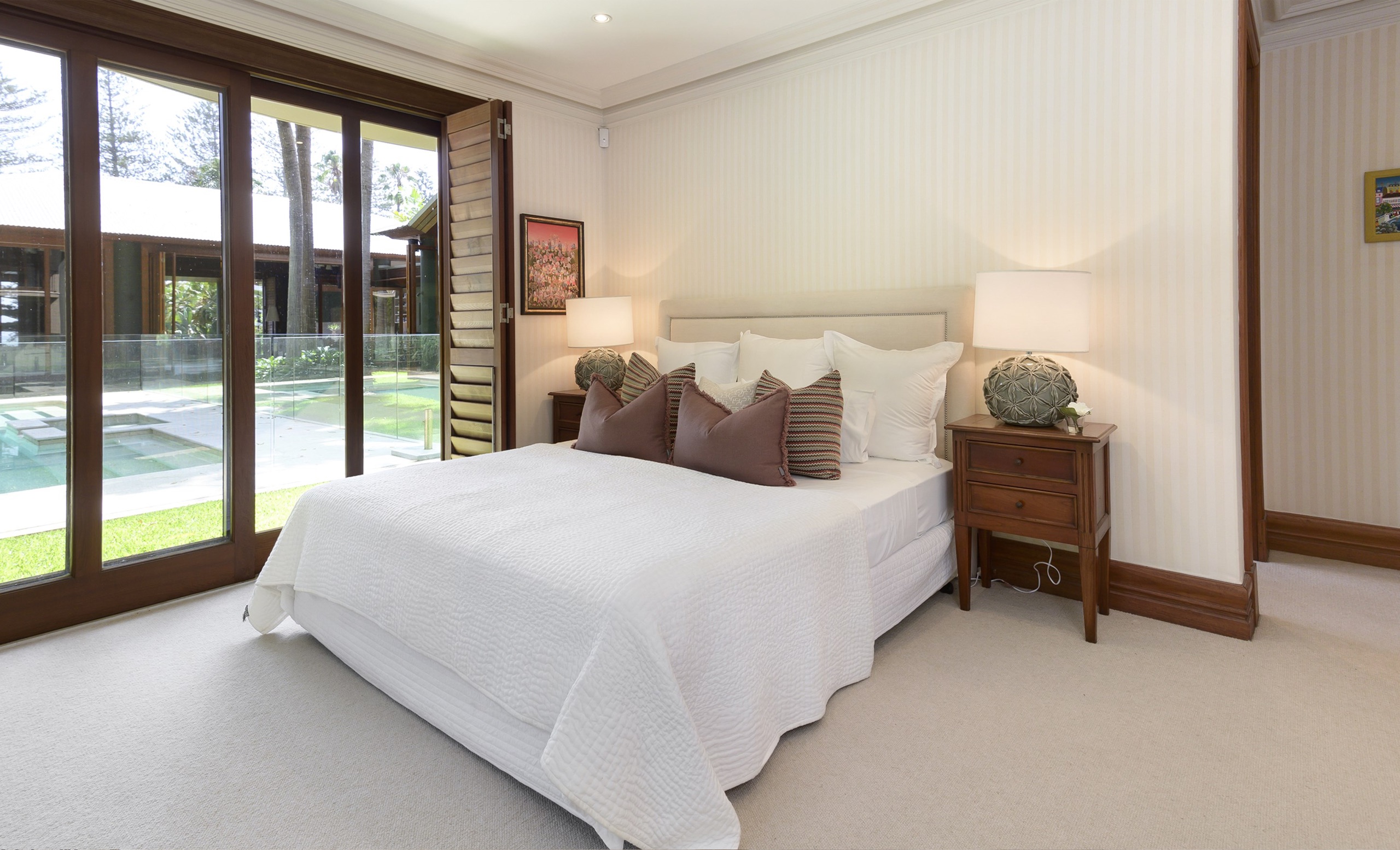 Bedroom with pool outlook at Ocean Rd, Palm Beach by Sydneyside Contracting
