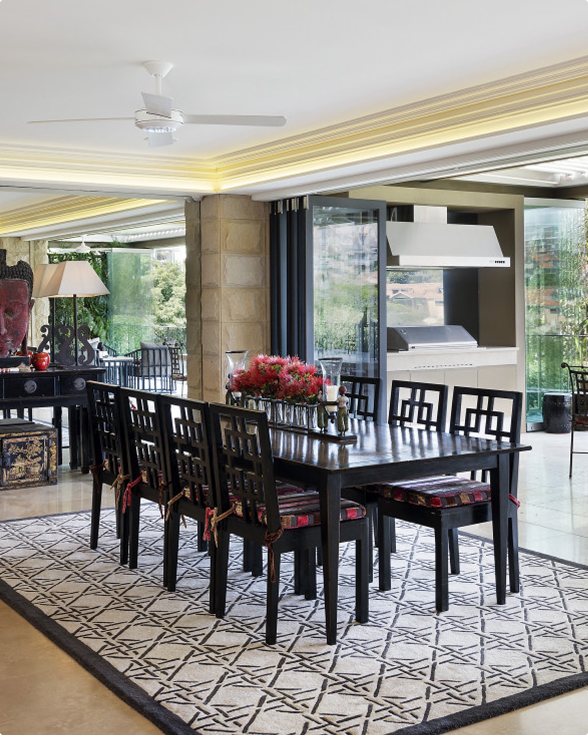 Formal dining room at Clanalpine St, Mosman by Sydneyside Contracting