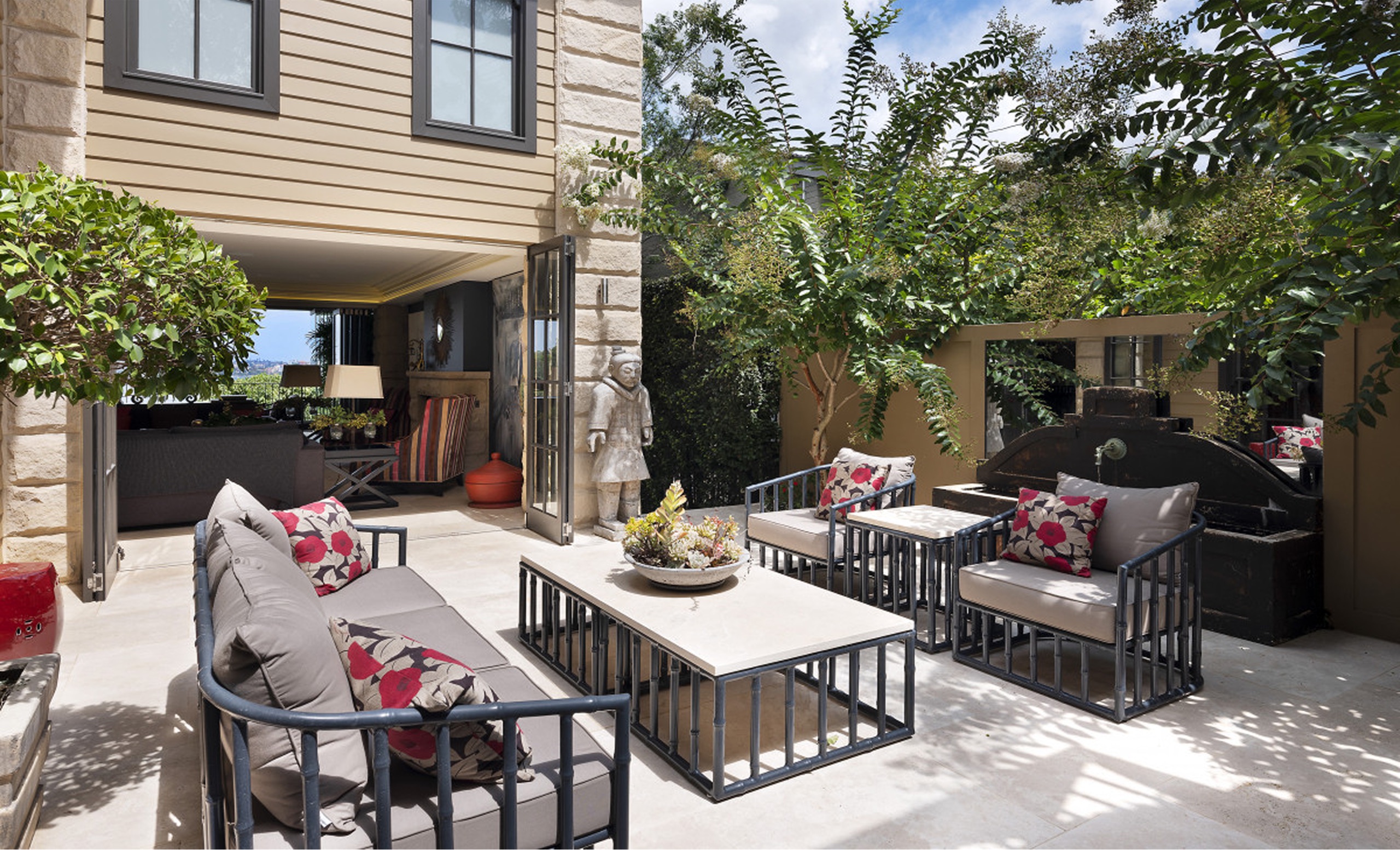 Courtyard lounge setting at Clanalpine St, Mosman by Sydneyside Contracting