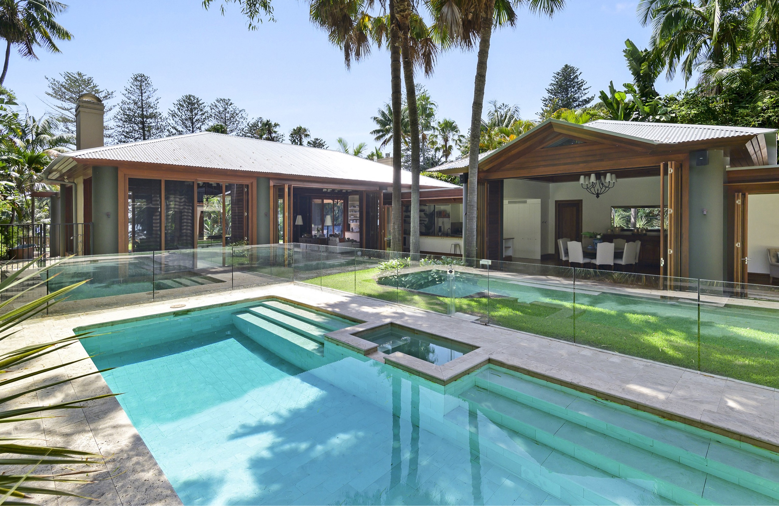 Pool and pavilions among the gardens at Ocean Rd, Palm Beach by Sydneyside Contracting