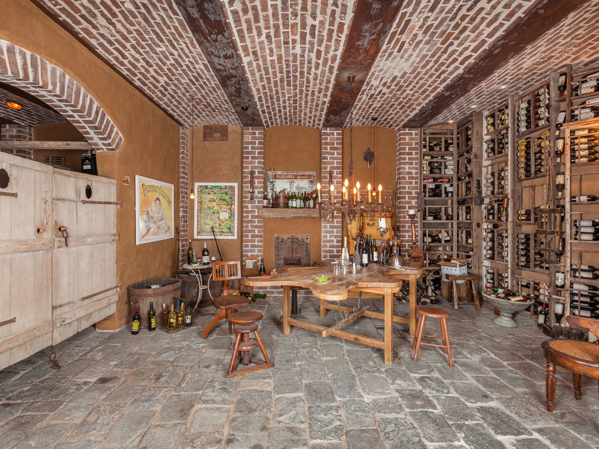 Tailored wine cellar at Sweetwater Estate, Pokolbin by Sydneyside Contracting