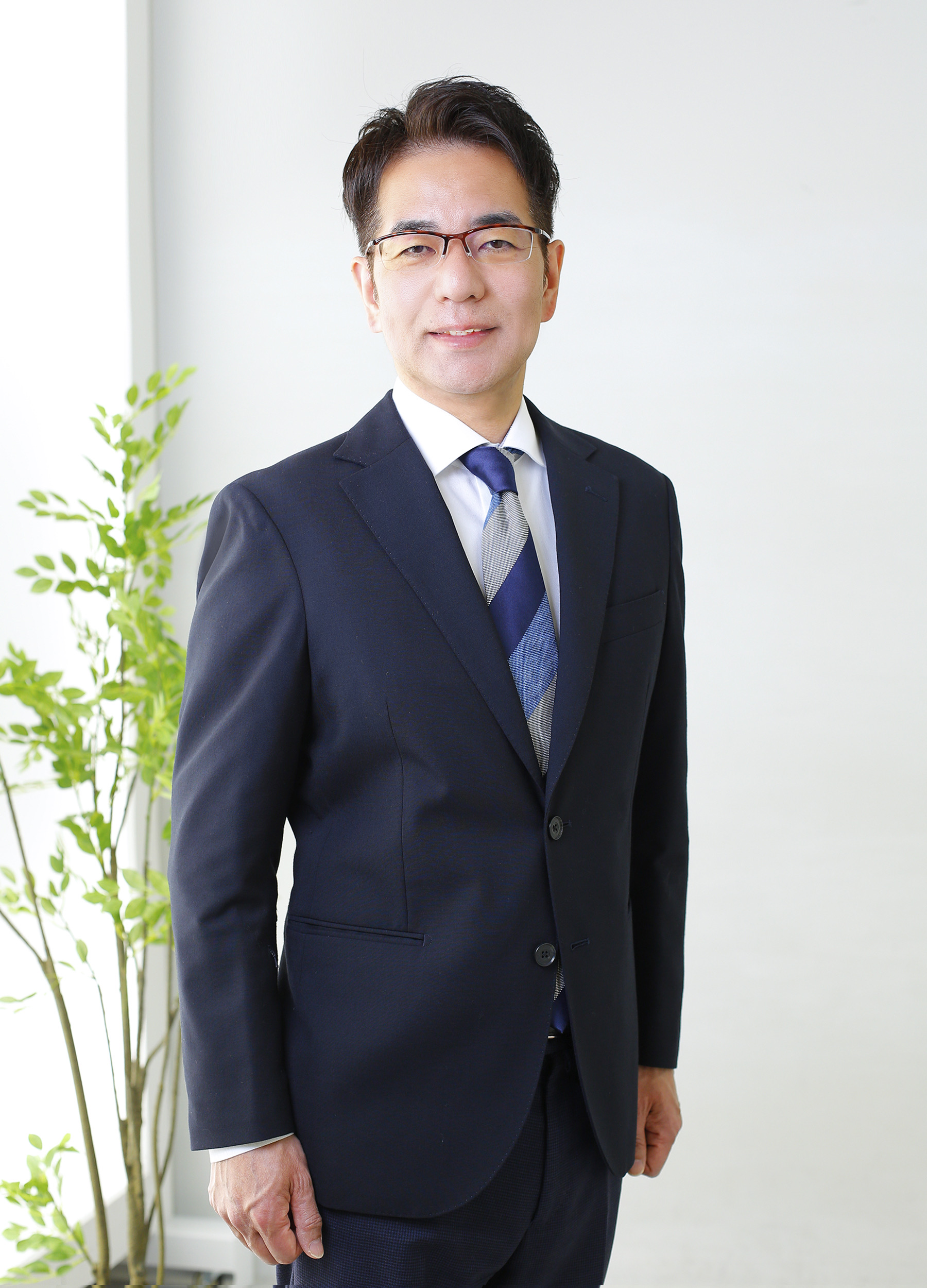 代表　行政書士　伊敷 紀巳雄