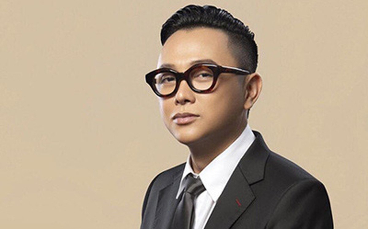 Cong Tri explains the name "block of silence" for the fashion and contemporary art exhibition: "I waited 10 years, living in silence because of criticism"