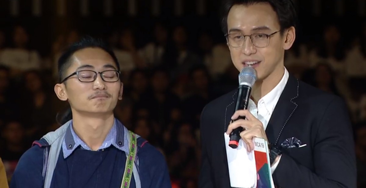 Khang A Tua breaks down in tears at WeChoice Awards 2019 Gala: "I think this trophy shouldn't bear my name, it should bear the names of the boys and girls in my hometown who were left behind in pursuit of their dreams"