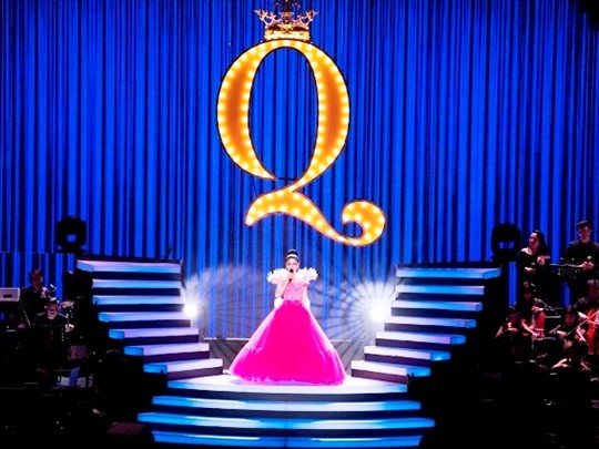 Over 4,000 audience members with "Le Quyen Unrestrained" in Q Show 2