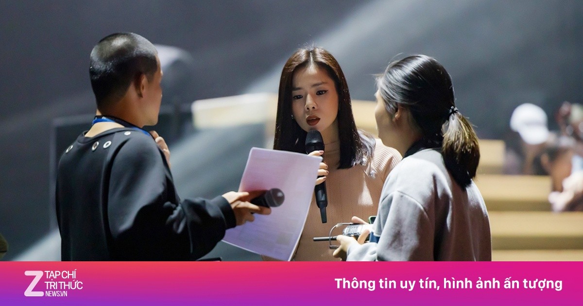 Le Quyen rehearses for billion-VND live show in Hanoi