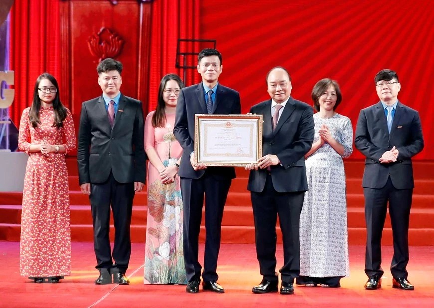 Prime Minister attends 90th anniversary ceremony of Lao Dong Newspaper's first issue