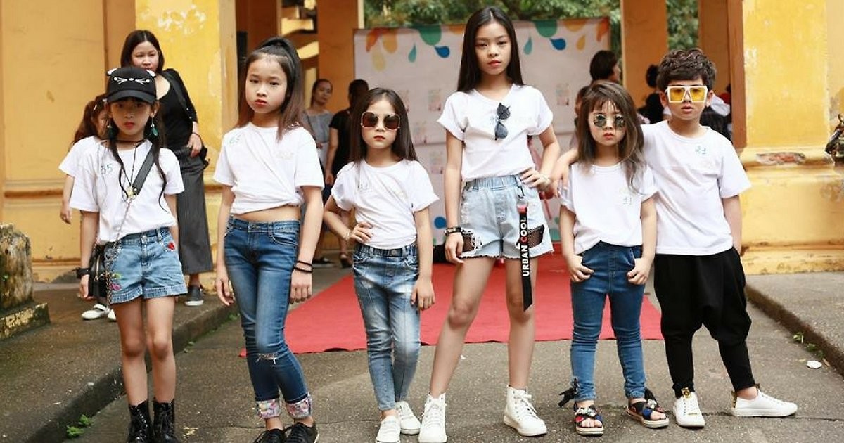100 child models walk the runway at Hoan Kiem Lake, Hanoi and Hai Phong Opera House | ELLE Vietnam