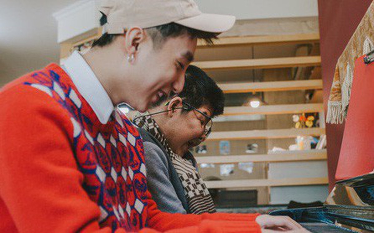 Behind the buzzworthy collaboration: adorable rehearsal moments of Son Tung M-TP and little Bom