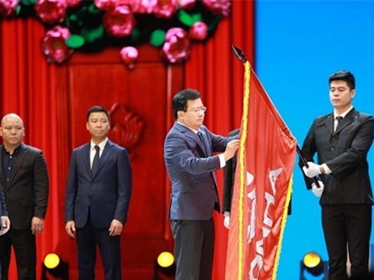 Son Ha Group celebrates 20th anniversary and receives Second-Class Labor Order - Vietnam Business Magazine