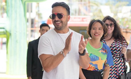 'Despacito' singer dresses simply, smiles brightly at Da Nang press conference - Ngoisao