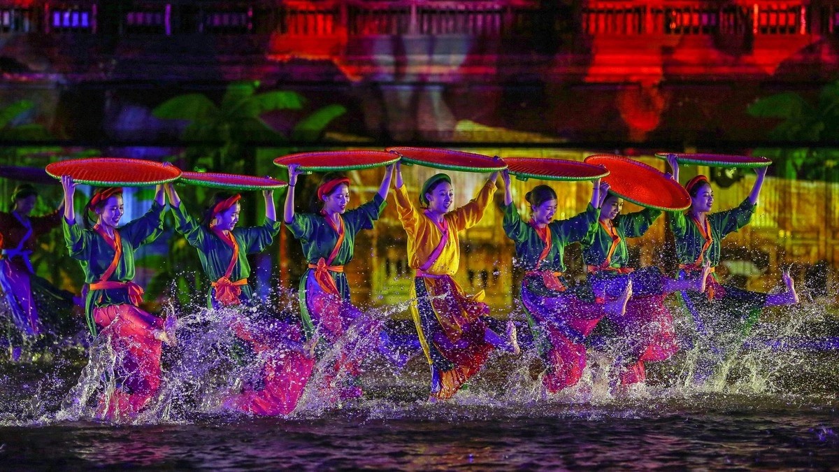 Show thực cảnh tái hiện đời sống người Việt xưa