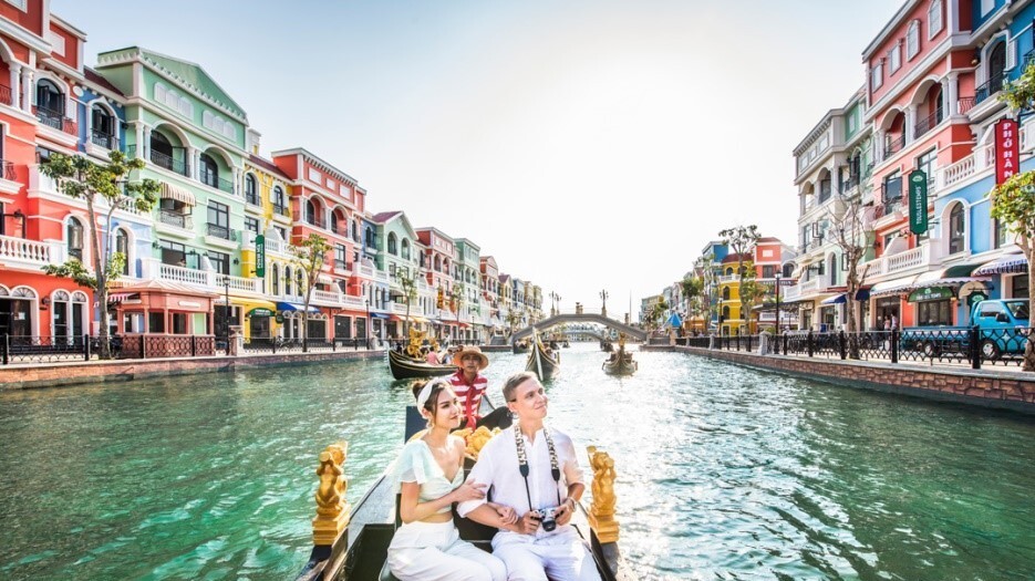 Du ngoạn quần thể nghỉ dưỡng Phú Quốc trên thuyền gondola