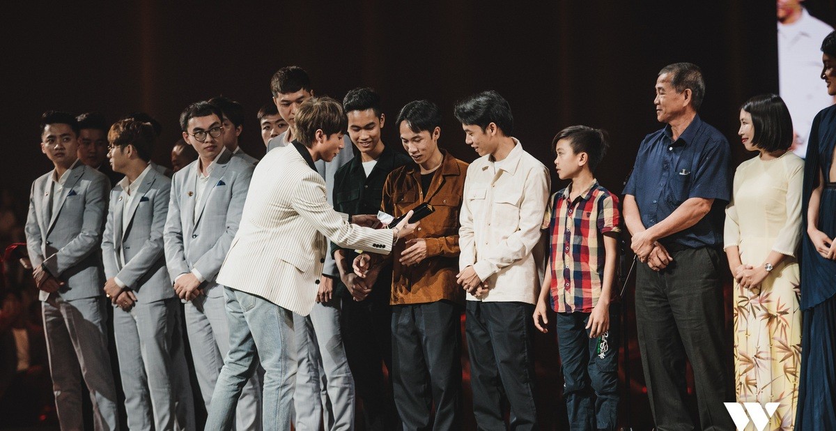 Gala WeChoice Awards 2019 khép lại đầy xúc động bằng 1 lời "cảm ơn" cho tất cả những điều phi thường nhỏ bé