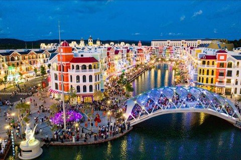 Choáng ngợp trong đêm công diễn siêu show “Sắc màu Venice”