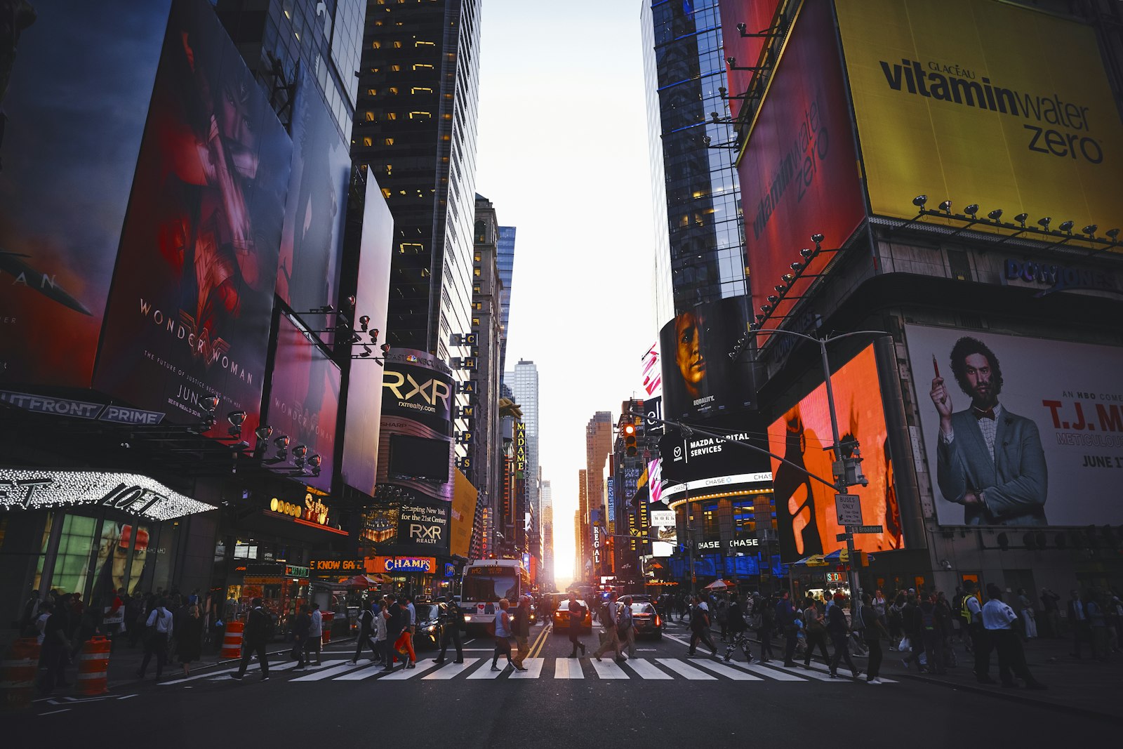 New York, United States: cover image for nightlife in United States