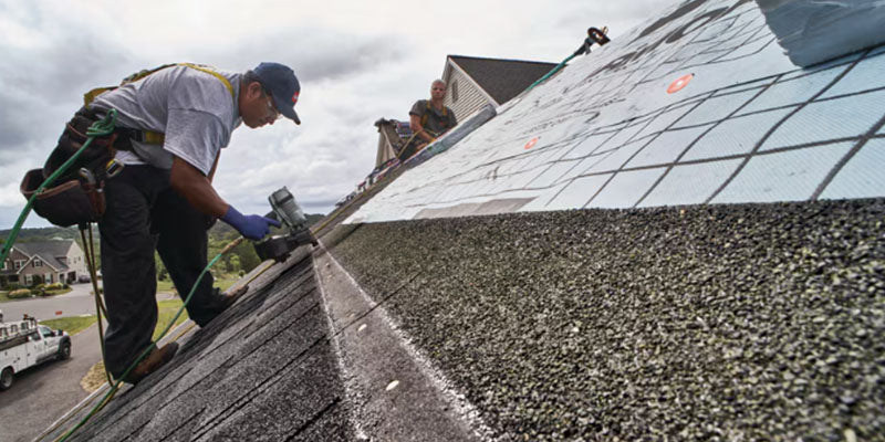 Professional Contractor installing GAF shingles in a Toledo, Ohio home