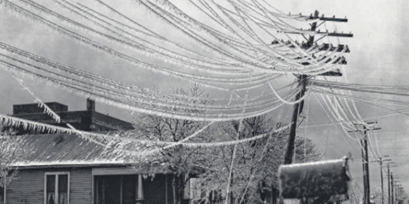 frozen light pole in Lima, Ohio street during the winter