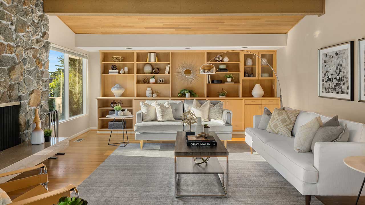 Style Privacy & Mid-Century Appeal in the Heart of Medina