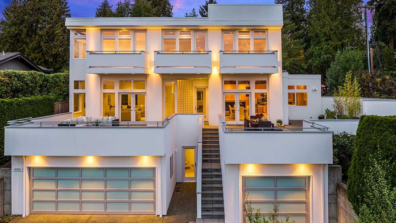 Stylish Light-Filled View Modern on Yarrow Point