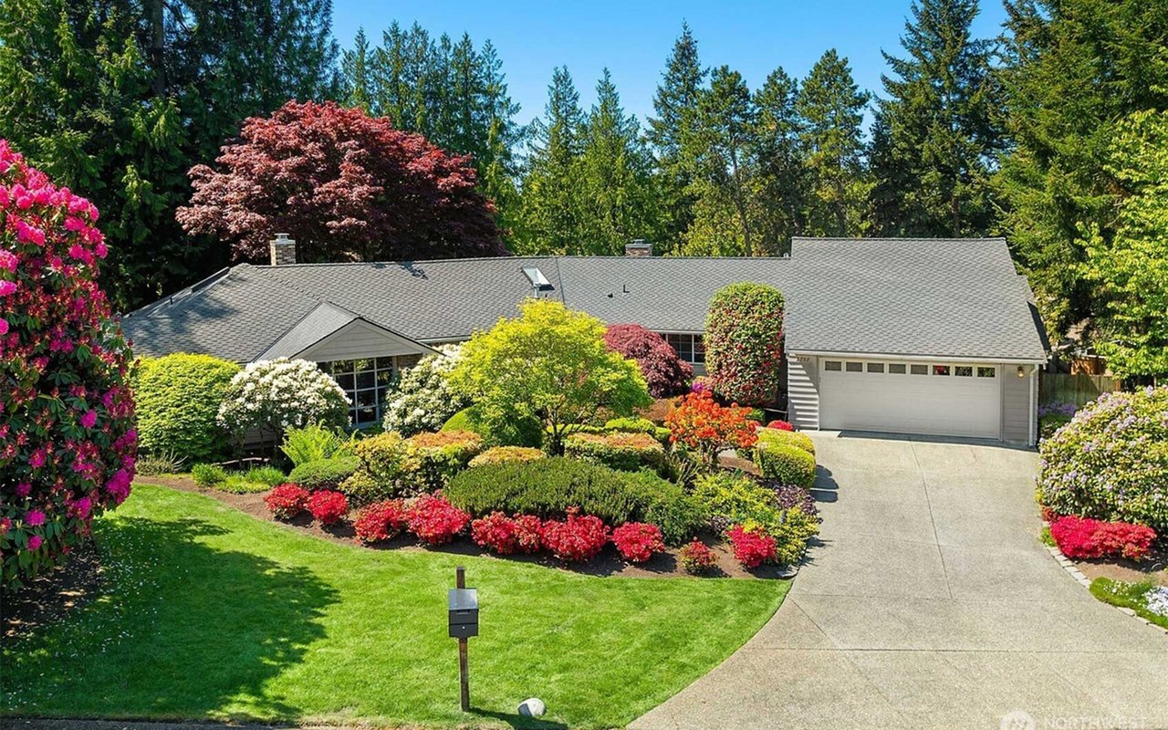 2709 86th Ave NE, Clyde Hill, WA 98004