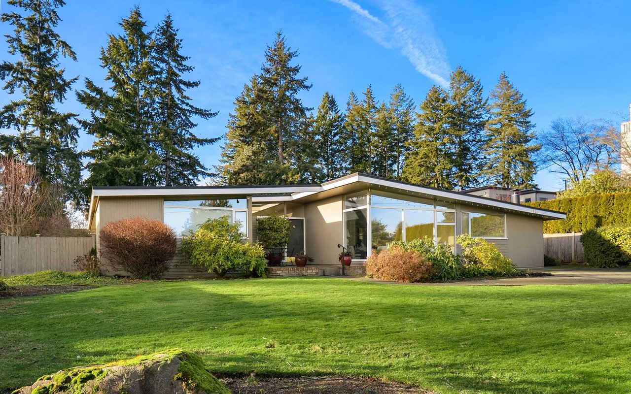 1325 97th Avenue NE, Clyde Hill, WA 98004
