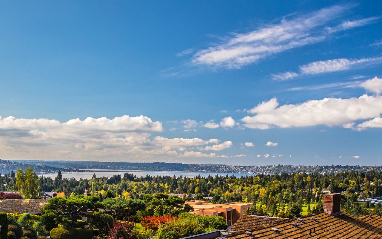 9026 North East 19th Street, Clyde Hill, WA 98004