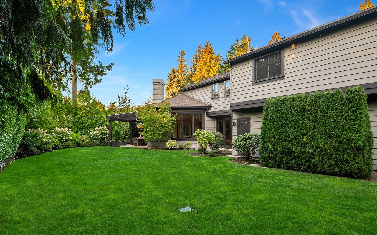 9298 Points Drive NE, Yarrow Point, WA 98004