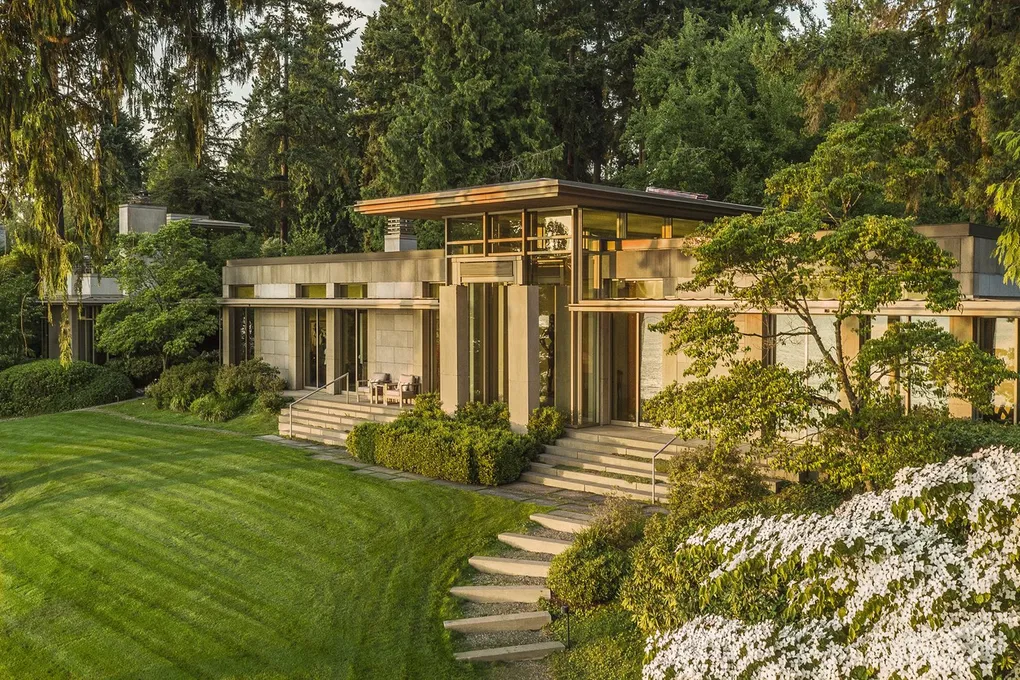 Peek inside the Hunts Point mansion, famous for huge art collection, that sold for record $37.5 million