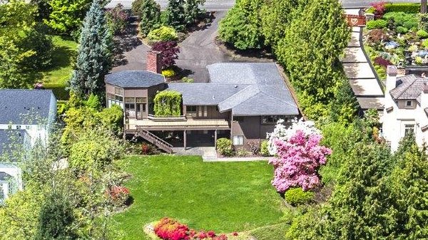 Former Boeing chief test pilot sells Medina estate for $5.4 million (Photos)