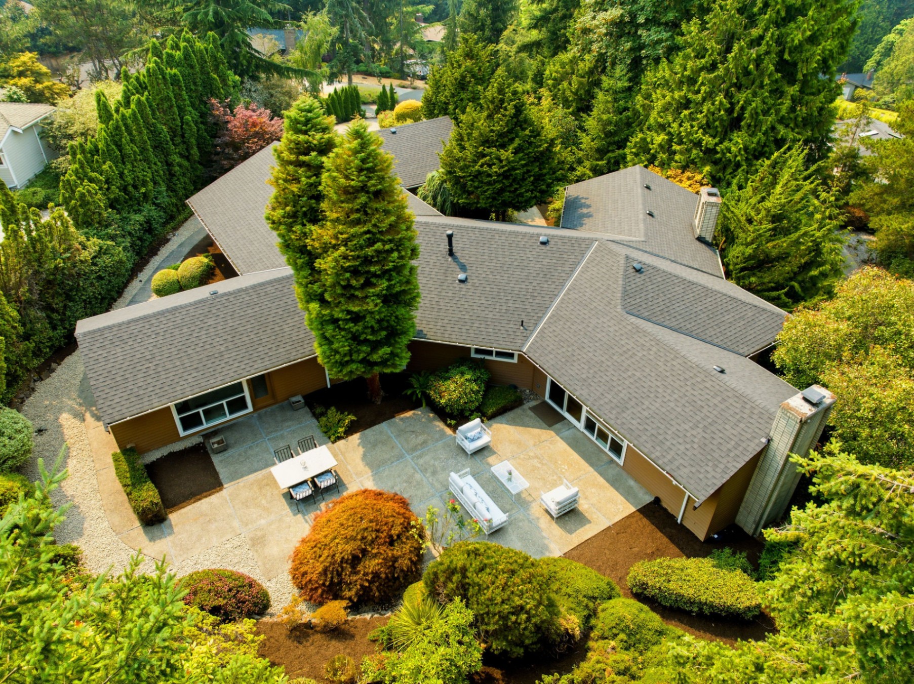 Stylish Clyde Hill Mid-Century Rambler on Expansive Lot