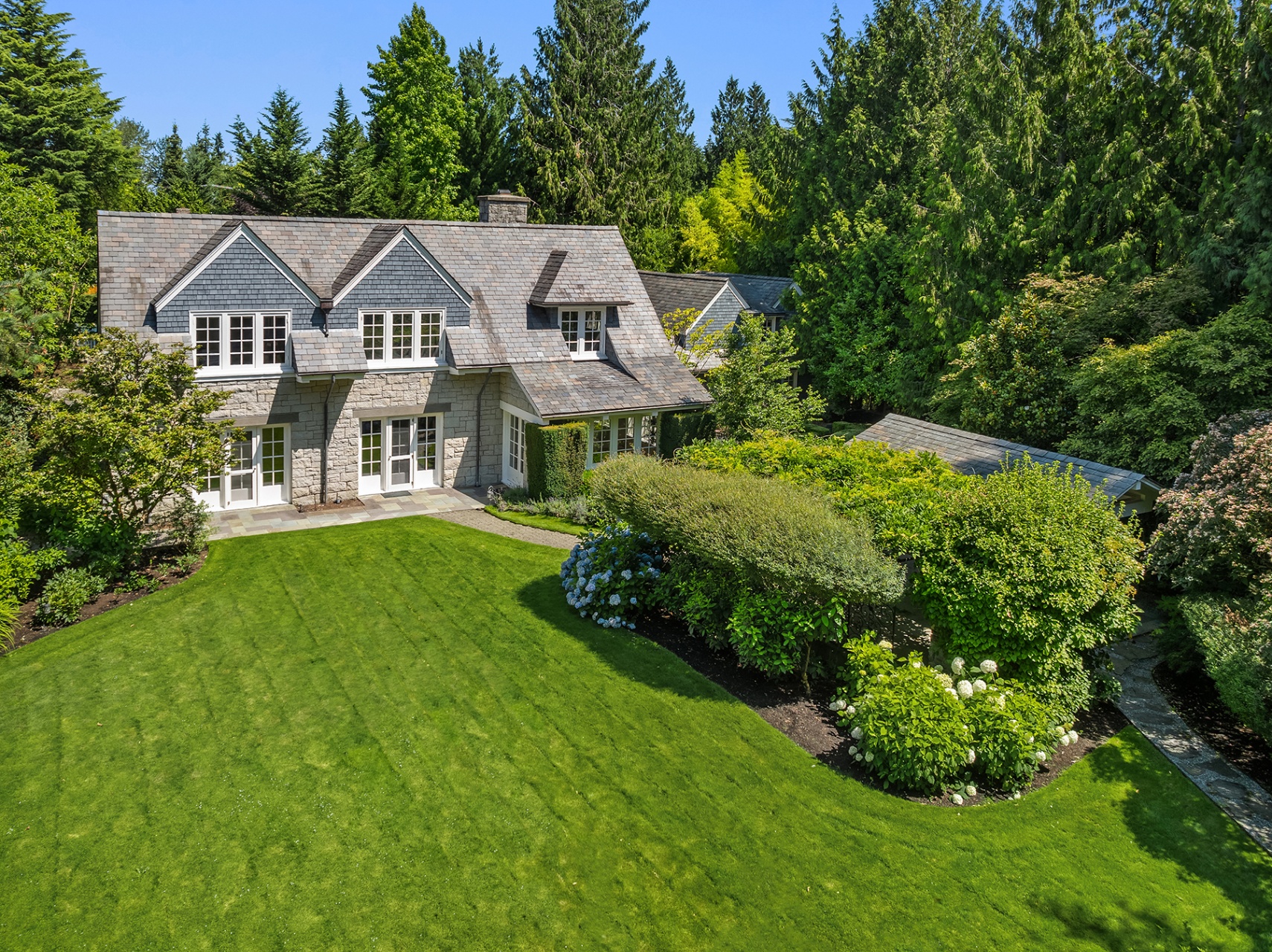 Classic Hamptons Style Meets Northwest Living in Medina