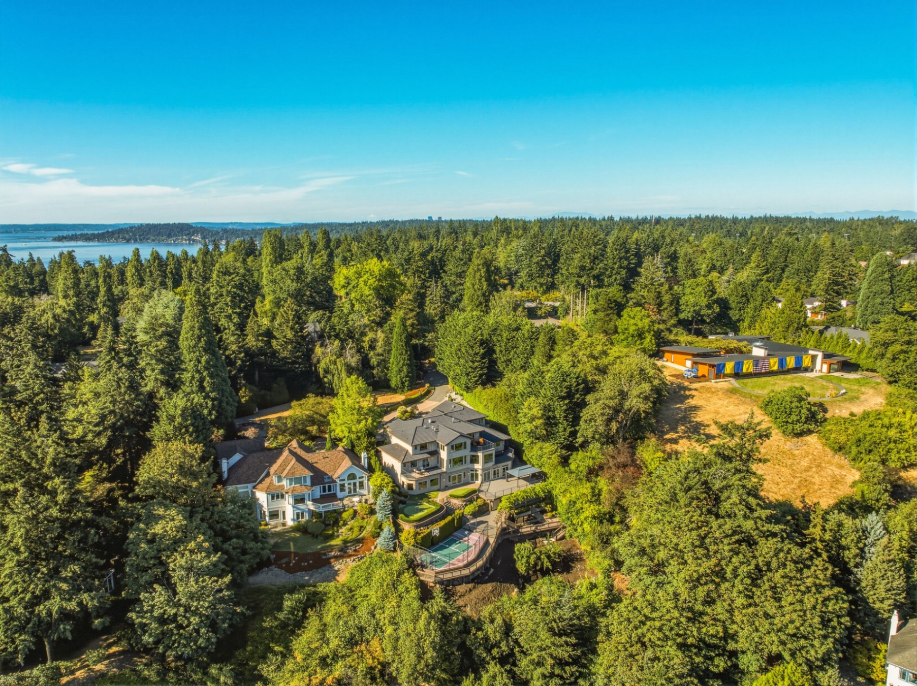 A Private Mercer Island Retreat with Sweeping Lake and Mountain Views