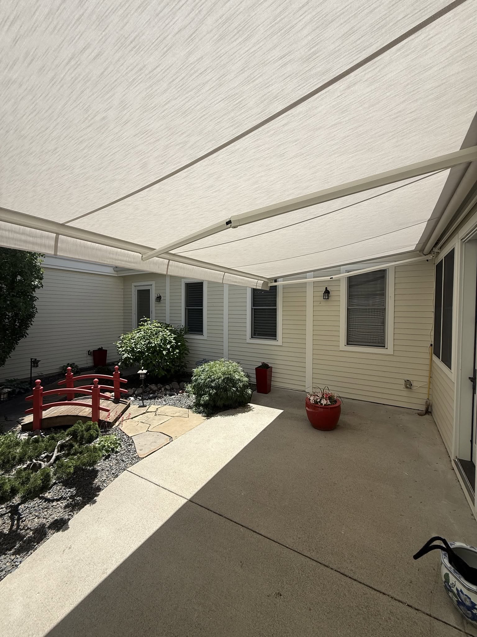 Deck with retractable awning