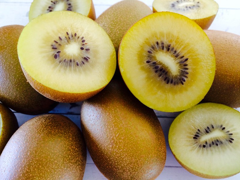 Gold kiwifruit cross-section