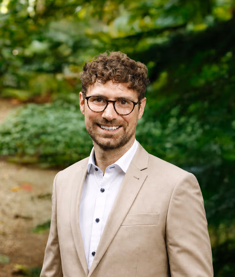 Dr. Matthew Clarkson, Implanet team