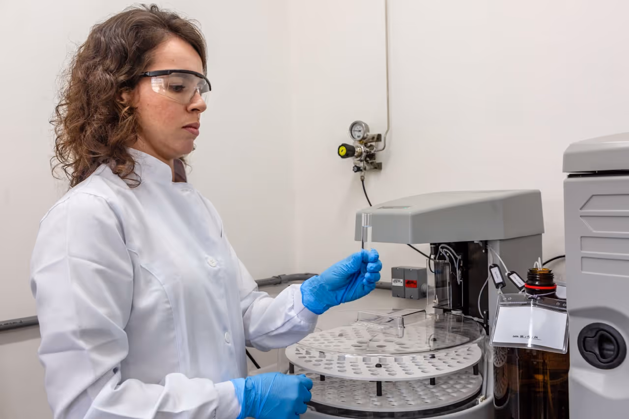 Dr. Jessica Ferrarezi at the InPlanet laboratory