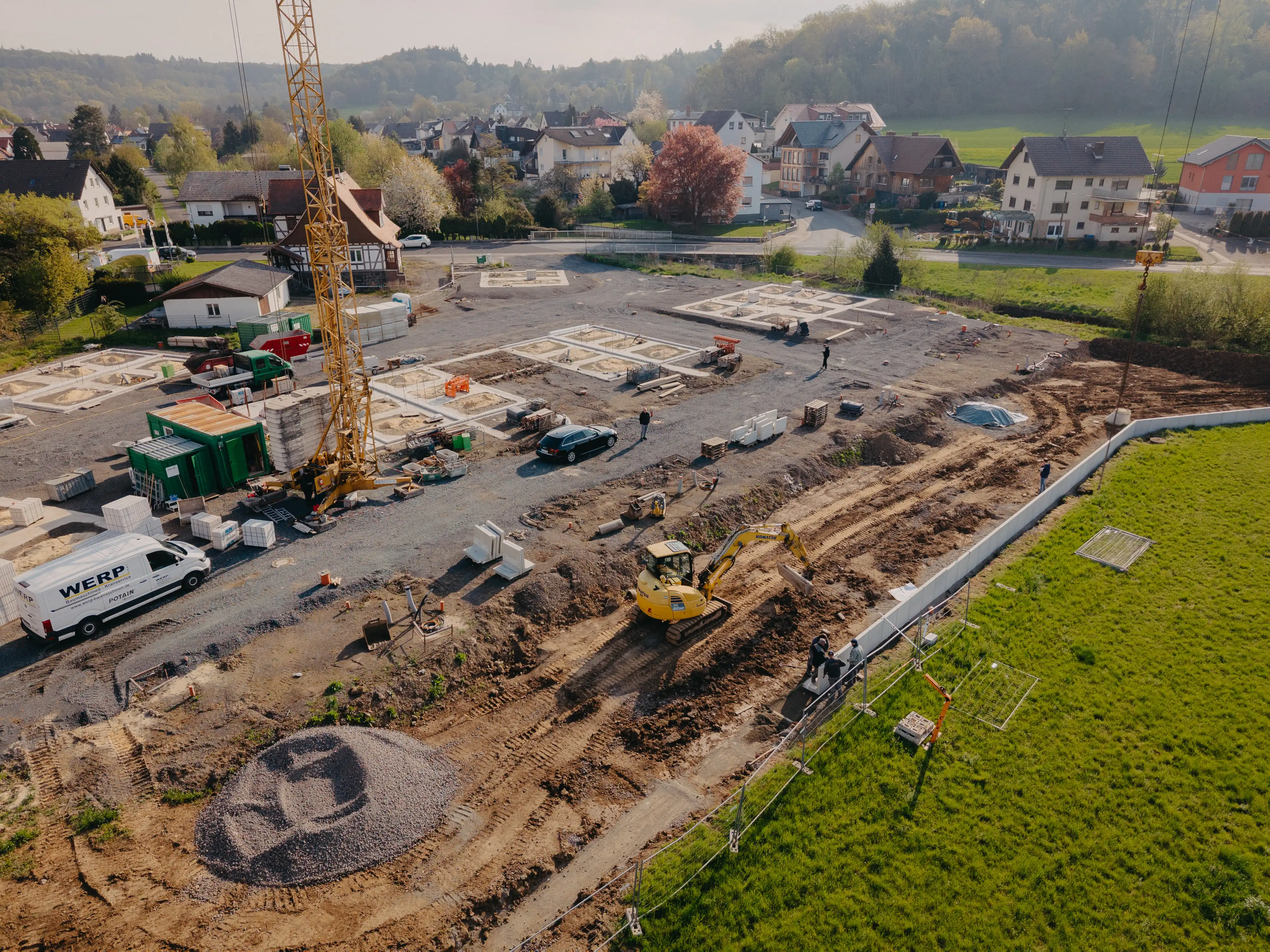 Helena Wengerter im Gespräch auf der Baustelle
