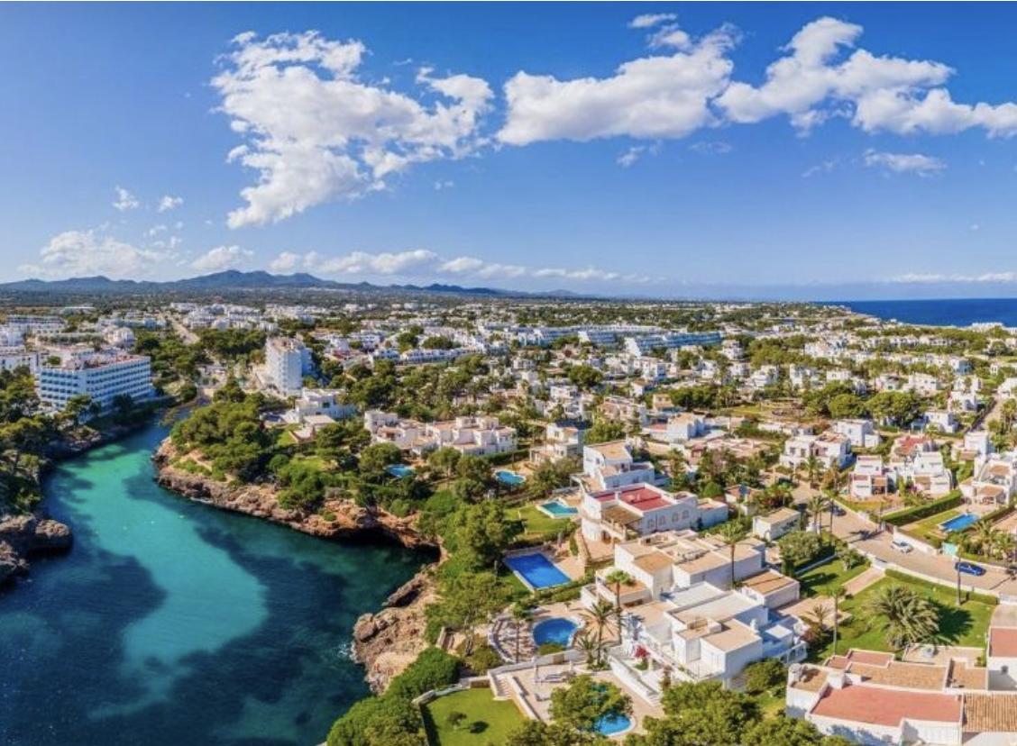 Small turquoise coves and resort buildings around Cala Egos, Mallorca