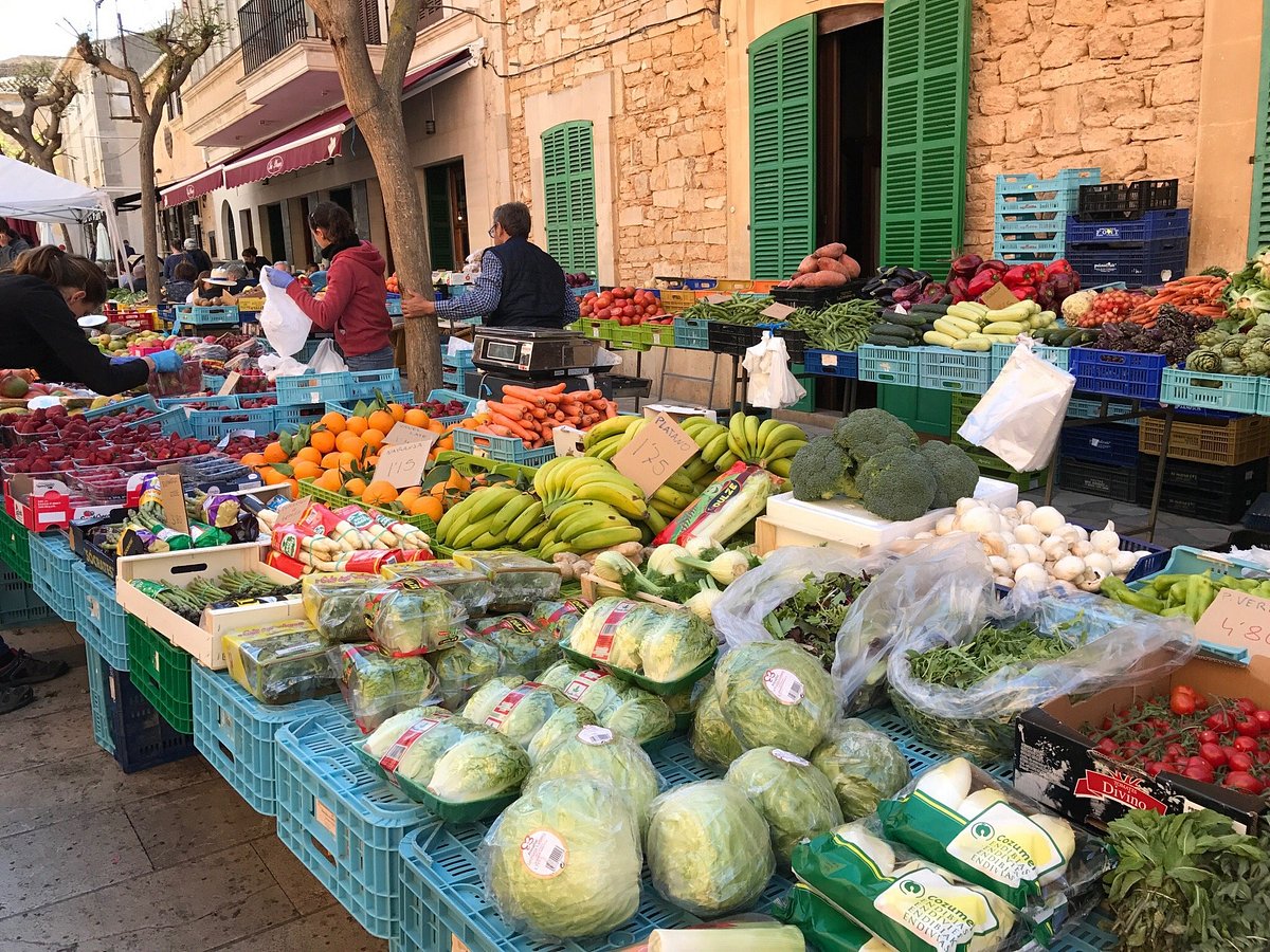 Santanyí market near Cala d’Or with local stalls and old town streets