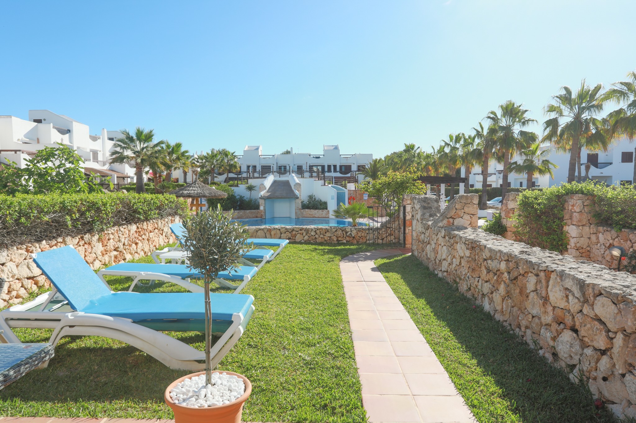 Family apartment accommodation in Cala d’Or with pool and self-catering facilities
