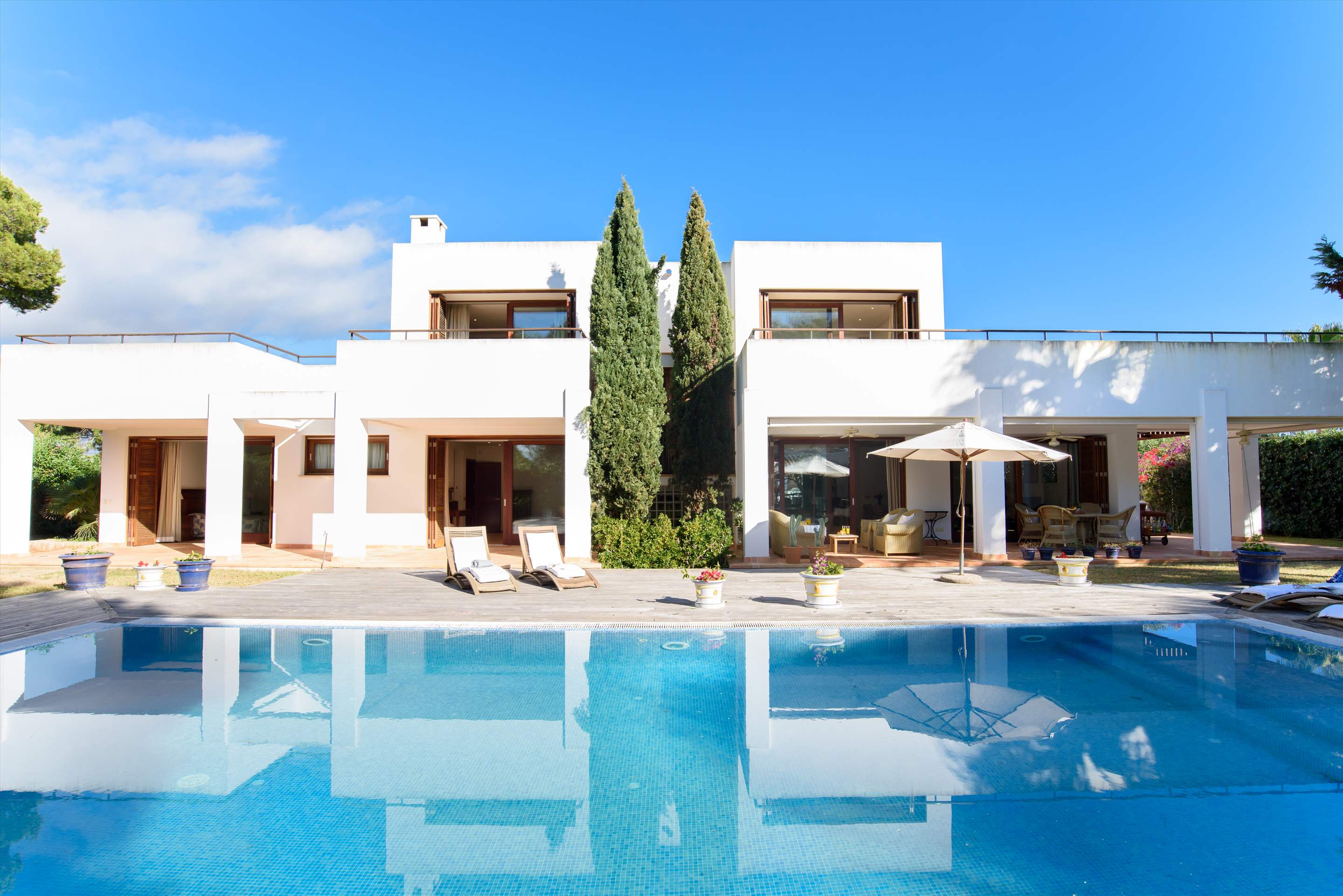 Luxury villa in Cala d’Or with private pool and outdoor terrace