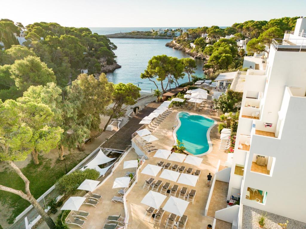 Hotel accommodation in Cala d’Or close to beaches and restaurants