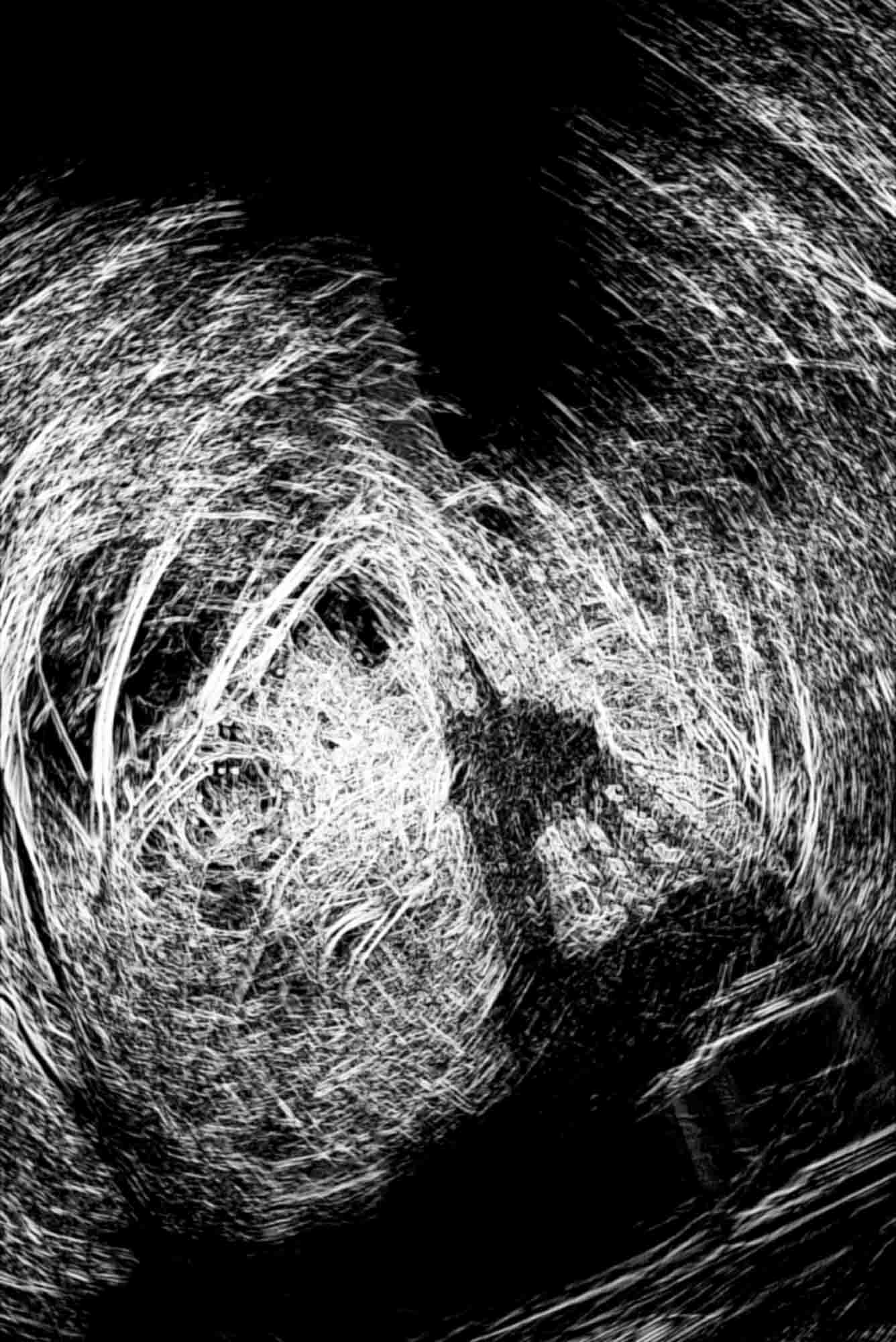 Tour Eiffel abstraite en tourbillon de lumière, longue exposition ICM — Christophe Lobier photographe artiste Paris