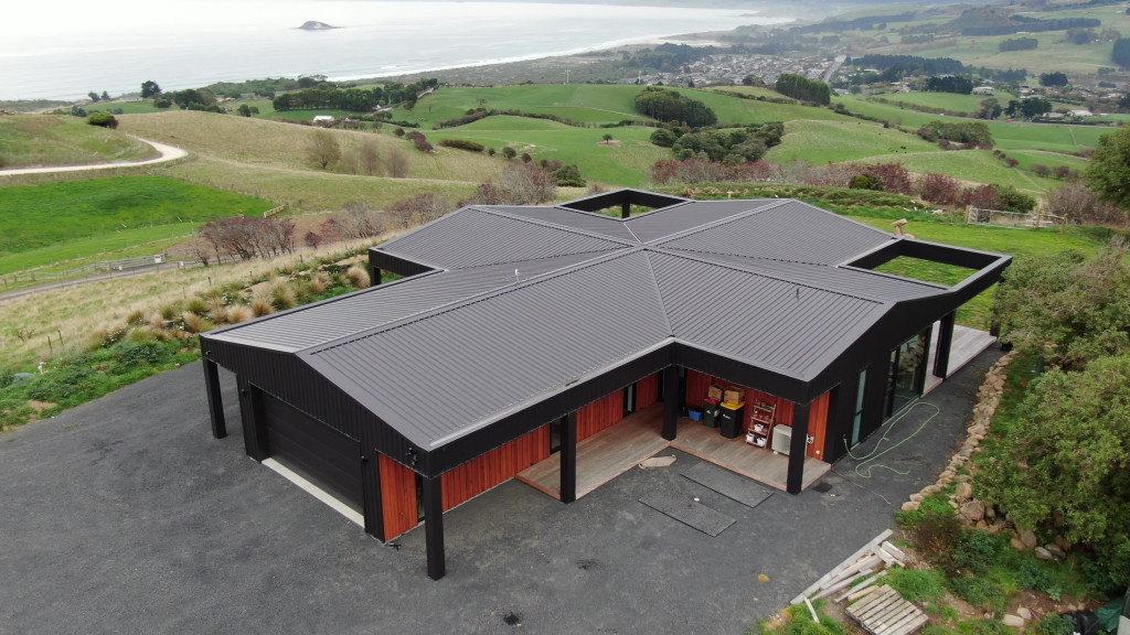 Tony Adams & Jordan Gill, Peak Roofing Otago with Watts & Louie (WINNER)